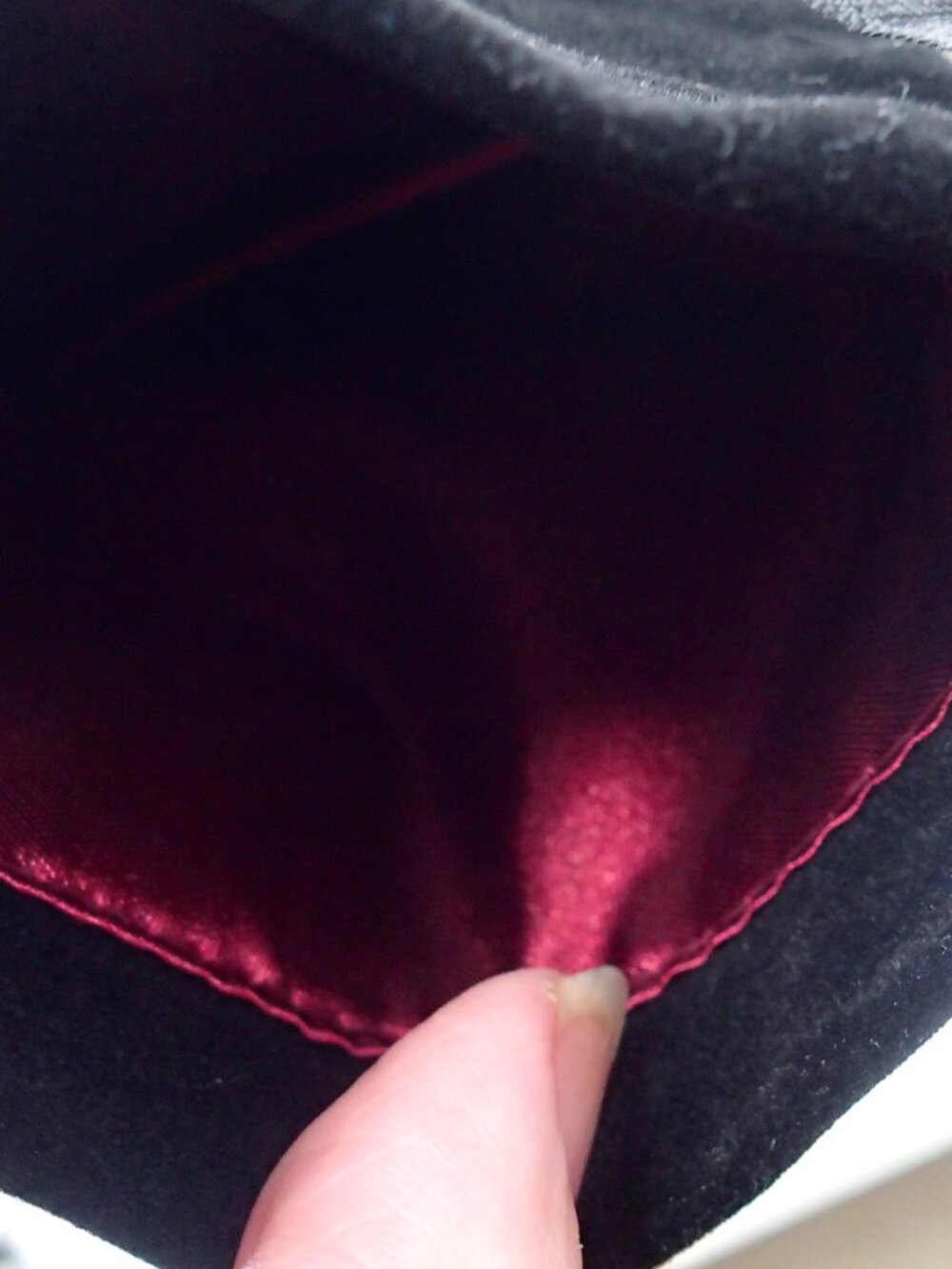 Velvet Pouch - Picture 2 of 5